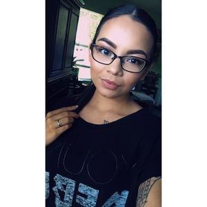 Meet your Posher, Liz